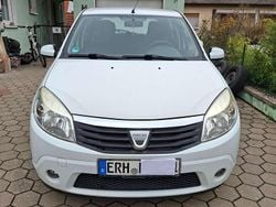 Weiß Gebraucht 2009 Dacia Sandero Limousine | 1.500 € (Guter Preis)