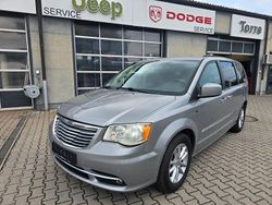 Silber Gebraucht 2015 Chrysler Town & Country Touring Van | 11.899 €