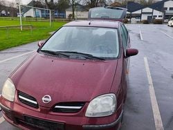 Rot Gebraucht 2004 Nissan Almera Tino Van / Kleinbus | 1.100 € (Fairer Preis)