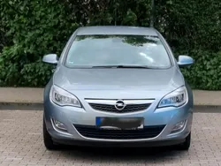 Silber Gebraucht 2010 Opel Astra Limousine | 4.999 € (Fairer Preis)