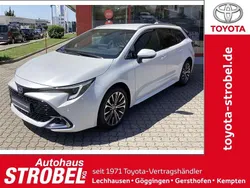 Schneeweiß Gebraucht 2023 Toyota Corolla Team Kombi | 27.480 € (Fairer Preis)