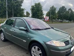 Andere außenfarben Gebraucht 2004 Renault Mégane II Limousine | 2.350 € (Fairer Preis)