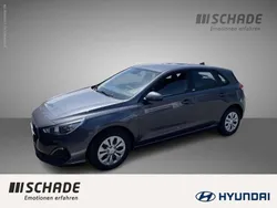 Grau Gebraucht 2020 Hyundai i30 Select Limousine | 13.350 € (Fairer Preis)