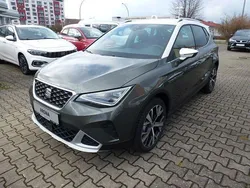 Cliff grau / weiß Gebraucht 2023 Seat Arona Xperience SUV | 27.790 €