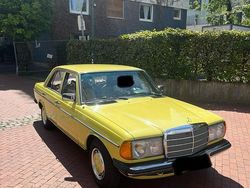 Gelb Gebraucht 1976 Mercedes 200 Limousine | 10.000 €