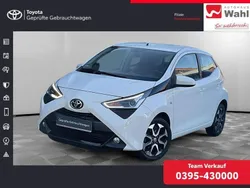 Weiß Gebraucht 2021 Toyota Aygo X-play Kleinwagen | 9.490 € (Guter Preis)