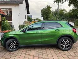Grün Gebraucht 2017 Mercedes GLA220 Urban SUV | 21.200 € (Fairer Preis)