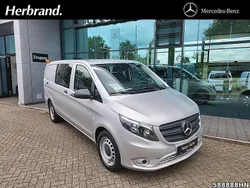 Silber Gebraucht 2022 Mercedes Vito Van / Kleinbus | 33.903 € (Fairer Preis)
