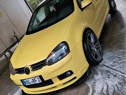 Gelb Gebraucht 2005 VW Golf IV Kleinwagen | 4.000 €