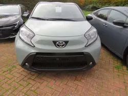 Urban khaki Gebraucht 2024 Toyota Corolla Hybrid Team SUV | 32.900 € (Teuer)