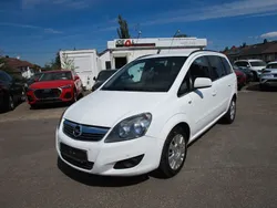 Weiß Gebraucht 2011 Opel Zafira Design Edition Van / Kleinbus | 2.350 € (Etwas zu teuer)