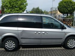 Silber Gebraucht 2003 Chrysler Voyager Van / Kleinbus | 3.550 €