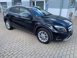 Kosmosschwarz metalliclack Gebraucht 2015 Mercedes 200 Kombi | 18.790 € (Teuer)