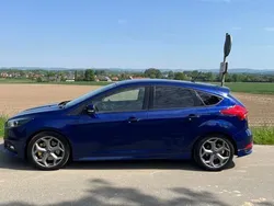 Blau Gebraucht 2015 Ford Focus ST Limousine | 12.000 € (Superpreis)