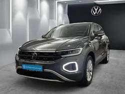 Indiumgrau metallic Gebraucht 2024 VW T-Roc Life SUV | 22.740 € (Guter Preis)