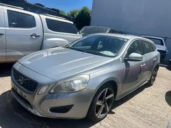 Silber Gebraucht 2011 Volvo V60 Summum Kombi | 4.450 € (Fairer Preis)