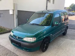 Grün Gebraucht 2003 Citroën Berlingo Van / Kleinbus | 1.499 € (Fairer Preis)