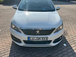 Weiß Gebraucht 2017 Peugeot 308 Active Kombi | 11.499 € (Fairer Preis)