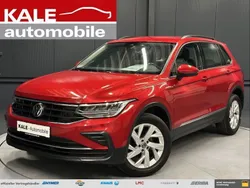 Rot metallic (kings red metallic) Gebraucht 2022 VW Tiguan Life SUV | 26.970 € (Superpreis)