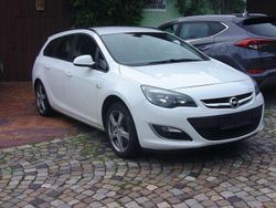 Weiß Gebraucht 2013 Opel Astra Kombi | 2.700 € (Guter Preis)