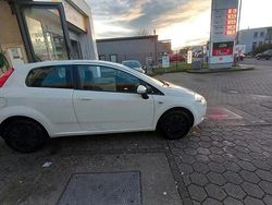 Weiß Gebraucht 2009 Fiat Grande Punto Kleinwagen | 2.700 € (Fairer Preis)