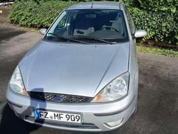 Silber Gebraucht 2004 Ford Focus Ambiente Limousine | 650 € (Superpreis)