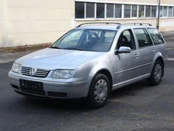Silber Gebraucht 2002 VW Golf IV Kombi | 1.000 €