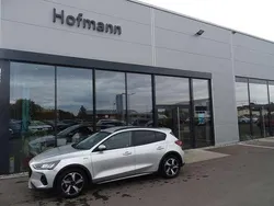 Silber (polarsilber metallic) Gebraucht 2024 Ford Focus Active Limousine | 19.950 €