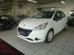 Weiß Gebraucht 2014 Peugeot 208 Kleinwagen | 7.700 € (Teuer)