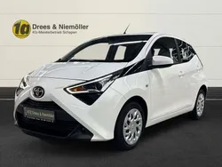 Weiß Gebraucht 2021 Toyota Aygo X-play Kleinwagen | 11.450 € (Fairer Preis)