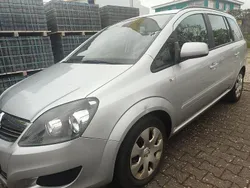 Silber Gebraucht 2013 Opel Zafira Tourer Edition Van / Kleinbus | 6.700 € (Superpreis)