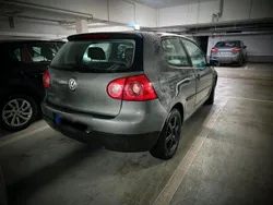 Grün Gebraucht 2005 VW Golf V Kleinwagen | 3.500 €