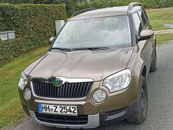 Beige Gebraucht 2012 Skoda Yeti SUV | 10.900 € (Fairer Preis)