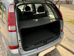 Silber Gebraucht 2004 Opel Adam Kleinwagen | 2.500 €