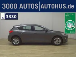 Grau Gebraucht 2019 Ford Focus Titanium Limousine | 9.680 € (Superpreis)
