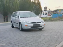 Silber Gebraucht 1999 Ford Focus Kombi | 1.350 €