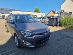 Braun Gebraucht 2013 Hyundai i20 Edition Limousine | 4.699 € (Etwas zu teuer)