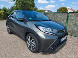 Grün Gebraucht 2023 Toyota Aygo X-plore Kleinwagen | 17.490 € (Fairer Preis)