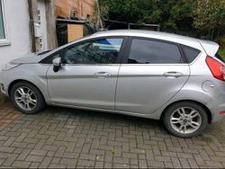 Silber Gebraucht 2016 Ford Fiesta Limousine | 4.800 €