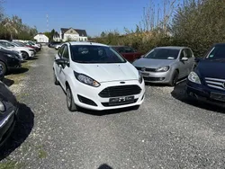 Weiß Gebraucht 2015 Ford Fiesta Ambiente Kleinwagen | 5.999 € (Guter Preis)