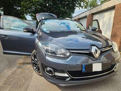 Blau Gebraucht 2016 Renault Mégane III Bose Edition Limousine | 9.050 € (Etwas zu teuer)