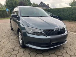 Grau Gebraucht 2015 Skoda Fabia Limousine | 6.500 € (Guter Preis)