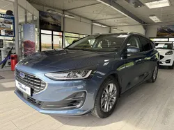 Chromablau Gebraucht 2024 Ford Focus Titanium Kombi | 23.440 € (Guter Preis)