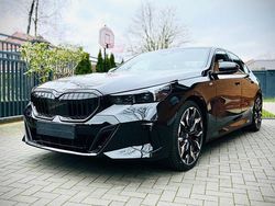 Black sapphire metallic Gebraucht 2024 BMW 520 M Sport Limousine | 53.950 € (Guter Preis)