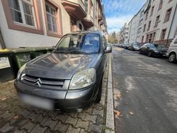 Grau Gebraucht 2003 Citroën Berlingo Van / Kleinbus | 2.000 € (Fairer Preis)