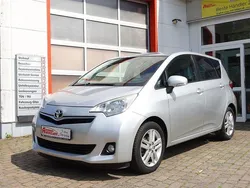 Silber Gebraucht 2012 Toyota Verso-S Comfort Van / Kleinbus | 8.500 € (Etwas zu teuer)