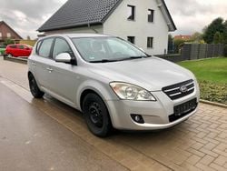 Silber Gebraucht 2007 Kia Ceed Kleinwagen | 1.990 € (Teuer)