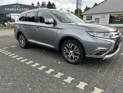 Grau Gebraucht 2016 Mitsubishi Outlander SUV | 12.990 €