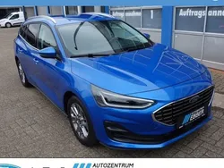 Blau Gebraucht 2023 Ford Focus Kombi | 22.478 € (Guter Preis)