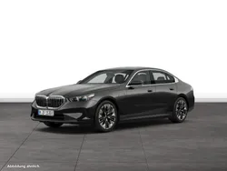 Grau Gebraucht 2024 BMW 550e Limousine | 66.793 €
